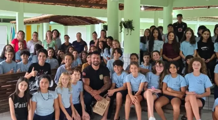 Polícia Civil realiza encontro com alunos de Praia Grande