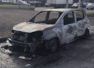 Incêndio destrói veículo no centro de Jacinto Machado