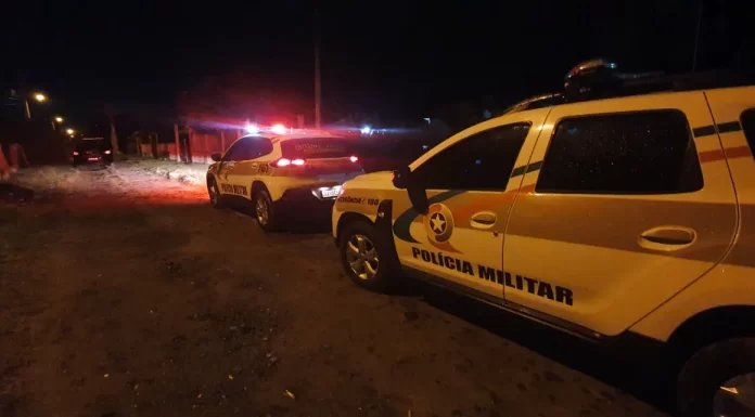 Flagrante: polícia desmonta ponto de tráfico em Balneário Arroio do Silva.