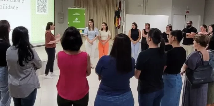 Cooperja orienta educadores de escolas parceiras