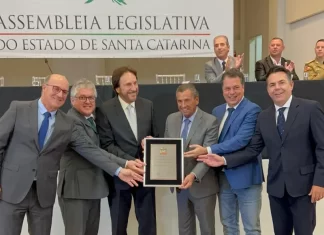 Sessão especial em homenagem aos 145 anos de Araranguá lota o Centro Multiuso e emociona público