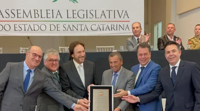 Sessão especial em homenagem aos 145 anos de Araranguá lota o Centro Multiuso e emociona público