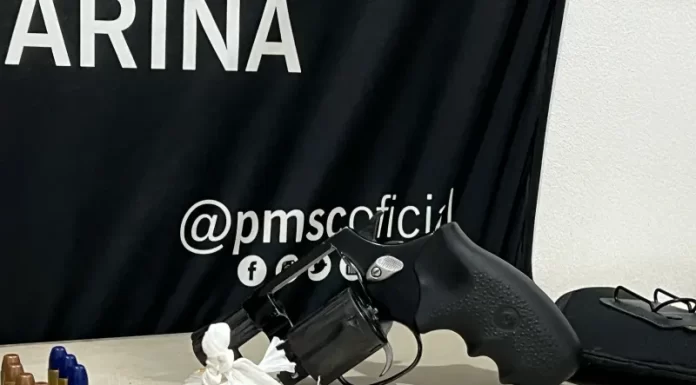 PM prende foragido com arma, munições e mais de 200 pedras de crack em Balneário Gaivota