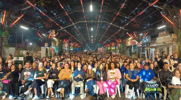 Campanha Sombrio, Eu Oro Por Ti reúne fiéis em noite de música e oração na Rua Coberta