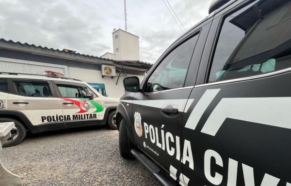 Mulher é sequestrada em Passo de Torres – dois homens são presos em flagrante