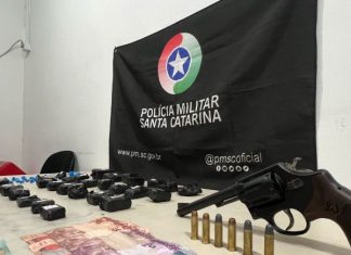 PM prende traficante e apreende arma e drogas em Passo de Torres