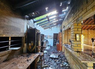 Salão de festas pega fogo em Santa Rosa do Sul – Bombeiros atuam rápido