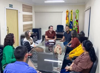 Prefeito Alex dá boas-vindas a novos servidores da Educação