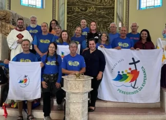 Peregrinos do Caminho da Gratidão recebem benção das mochilas em Sombrio