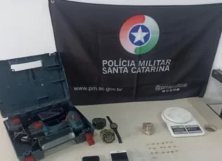 Cão Argo fareja droga e ajuda PM a fechar ponto de tráfico em Arroio do Silva”