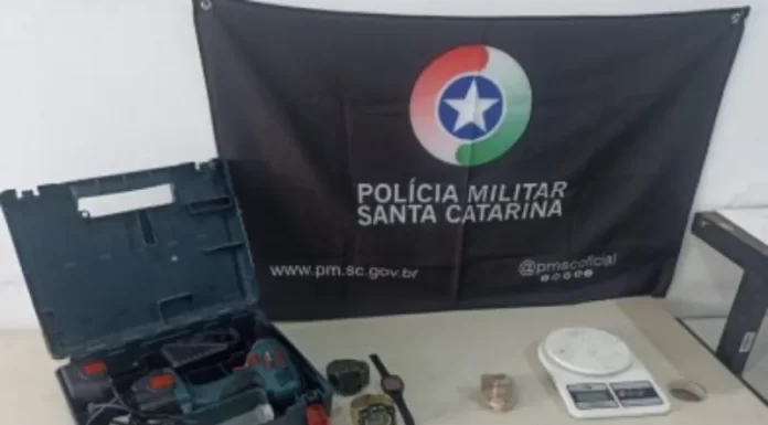 Cão Argo fareja droga e ajuda PM a fechar ponto de tráfico em Arroio do Silva”