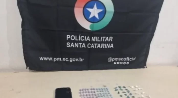 Adolescente é flagrado com ecstasy e foge da PM em alta velocidade