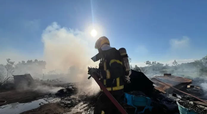 Incêndio em vegetação mobiliza bombeiros em Sombrio e morador tem atitude inspiradora