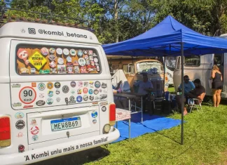 Confraternização de Kombi e Derivados movimenta Praia Grande