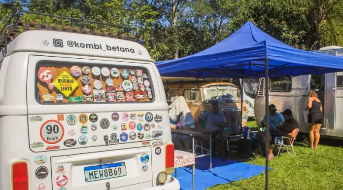 Confraternização de Kombi e Derivados movimenta Praia Grande