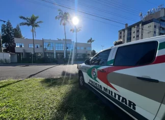 Homem vai a júri por matar companheira, agredir filho e incendiar casa em Sombrio