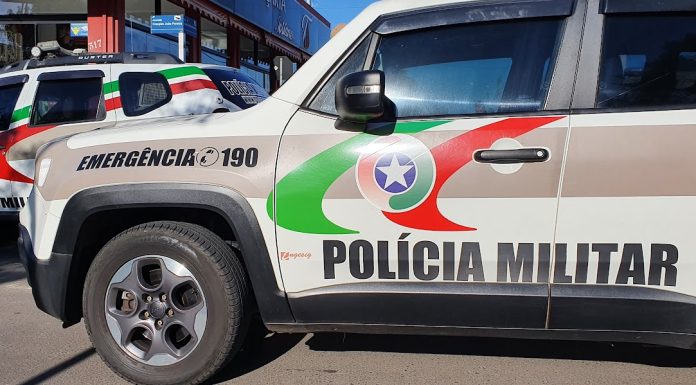 Pegou mal! Homem tenta furtar carne escondida na calça em supermercado