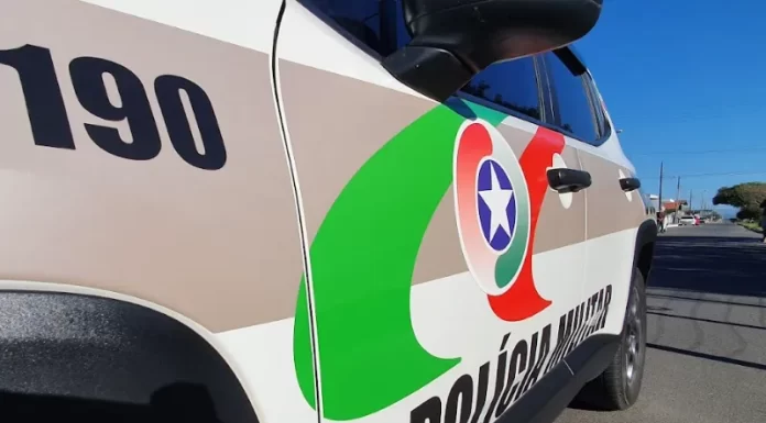 Furto de carro vira caso de estelionato em Balneário Gaivota: suspeito tinha mandado de prisão em aberto