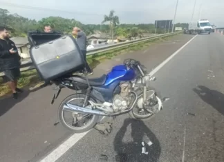Identificado motociclista que morreu ao colidir na traseira de caminhão na BR 101