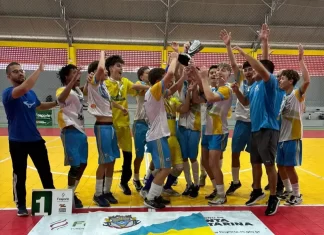 JESC 2025: Atletas de Balneário Arroio do Silva conquistam medalha de ouro no Futsal sub-17