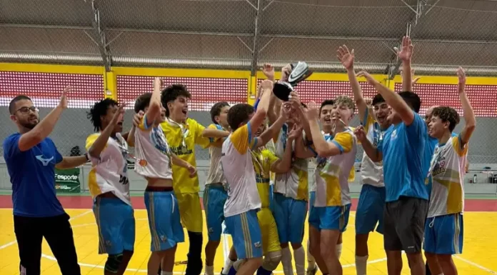 JESC 2025: Atletas de Balneário Arroio do Silva conquistam medalha de ouro no Futsal sub-17