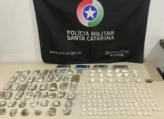 Droga esquecida: Polícia encontra mochila com mais de 1 kg de entorpecentes em apartamento abandonado