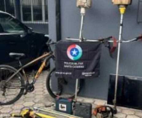 Trio envolvido em tráfico de drogas e receptação é detido em Araranguá