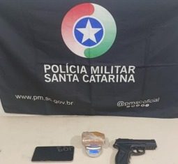 Jovem foge da PM, mas acaba preso com maconha e arma falsa em Ermo