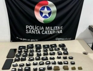 Tráfico de drogas e corrupção de menor: Polícia estoura ponto de venda em Passo de Torres