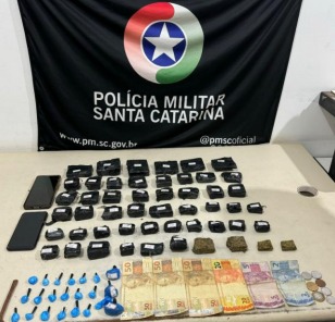 Tráfico de drogas e corrupção de menor: Polícia estoura ponto de venda em Passo de Torres