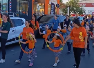 Gaivota faz caminhada, crianças e autoridades pedem o fim da exploração sexual infantil
