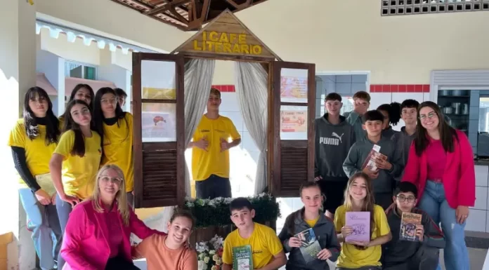 Sombrio: Escola Juvenil da Cunha Colares reinaugura biblioteca com café literário