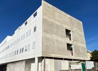 Obra do novo Complexo de Saúde Mental do Hospital de Praia Grande avança para instalação de aberturas e piso