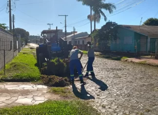 Prefeitura de Sombrio realiza mutirão de limpeza em bairros do município