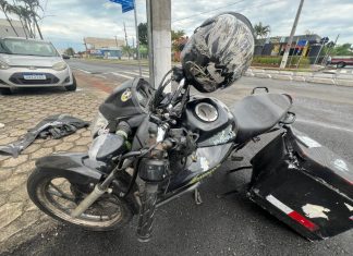 Incêndio assusta bairro e causa acidente com motoboy em Sombrio