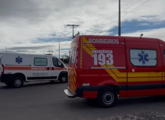 Casal fica ferido em acidente entre moto e caminhão em Balneário Gaivota
