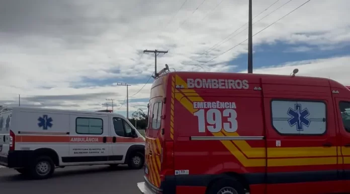 Casal fica ferido em acidente entre moto e caminhão em Balneário Gaivota