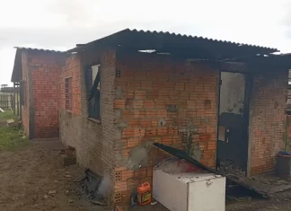 Incêndio em casa assusta moradores de Balneário Gaivota