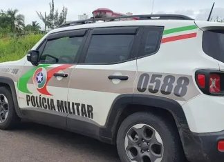 Discussão com ato obsceno termina em registro por injúria e ameaça em Passo de Torres