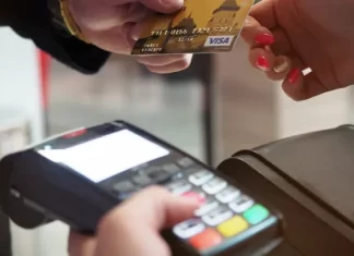 Golpe Frustrado: Homem tenta usar cartões de terceiros em Shopping de Araranguá