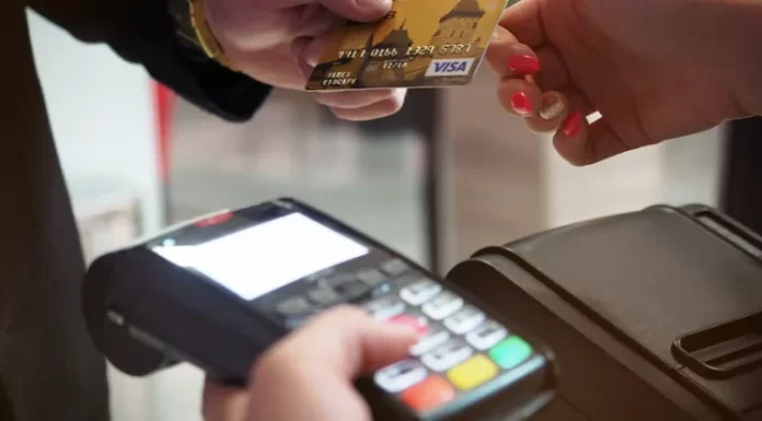 Golpe Frustrado: Homem tenta usar cartões de terceiros em Shopping de Araranguá