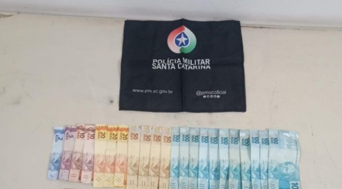 Homem é preso por tráfico de drogas no bairro Mamonas, em Araranguá