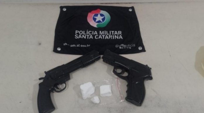 Polícia Militar apreende drogas e simulacros de arma em Santa Rosa do Sul