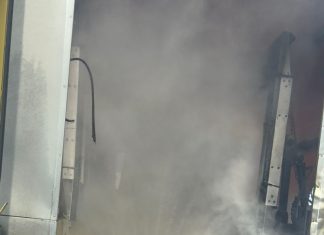 Carreta pega fogo na BR-101, em Maracajá, e mobiliza bombeiros