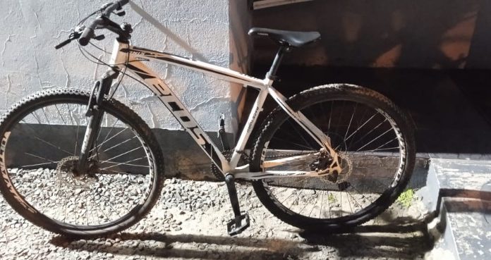 Anúncio no Facebook entrega ladrão e bicicleta furtada volta para o dono em Araranguá!