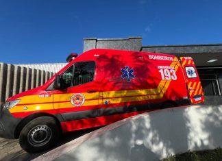 Mulher de 51 anos cai de escada em Sombrio e é socorrida pelos Bombeiros