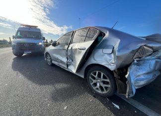 Sexta-feira inicia com acidente de trânsito na BR-101 em Araranguá
