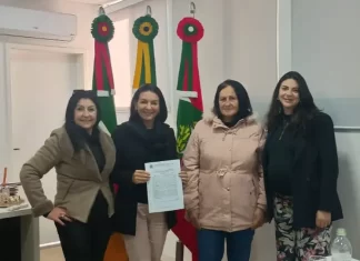 Prefeitura de Sombrio entrega novas escrituras por meio do Reurb e garante segurança jurídica a mais famílias