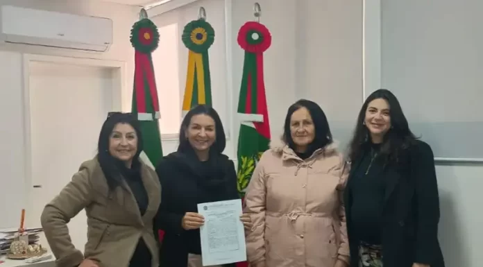 Prefeitura de Sombrio entrega novas escrituras por meio do Reurb e garante segurança jurídica a mais famílias