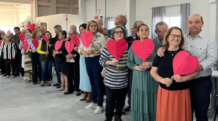 Grupo de Idosos de Balneário Arroio do Silva celebra o amor